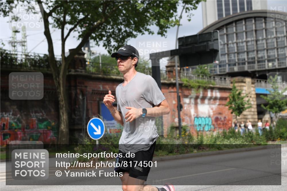 29.06.2025 - hella hamburg halbmarathon Yannick Fuchs http://msf.ph/oto/8174501 29.06.2025 10:26:12 20KM 3201, 7880, 9508, 10017, 10298, 10929, 11857, 12232, 12681, 13754, 14548, 15835, 16508, 19118 meine-sportfotos.de
