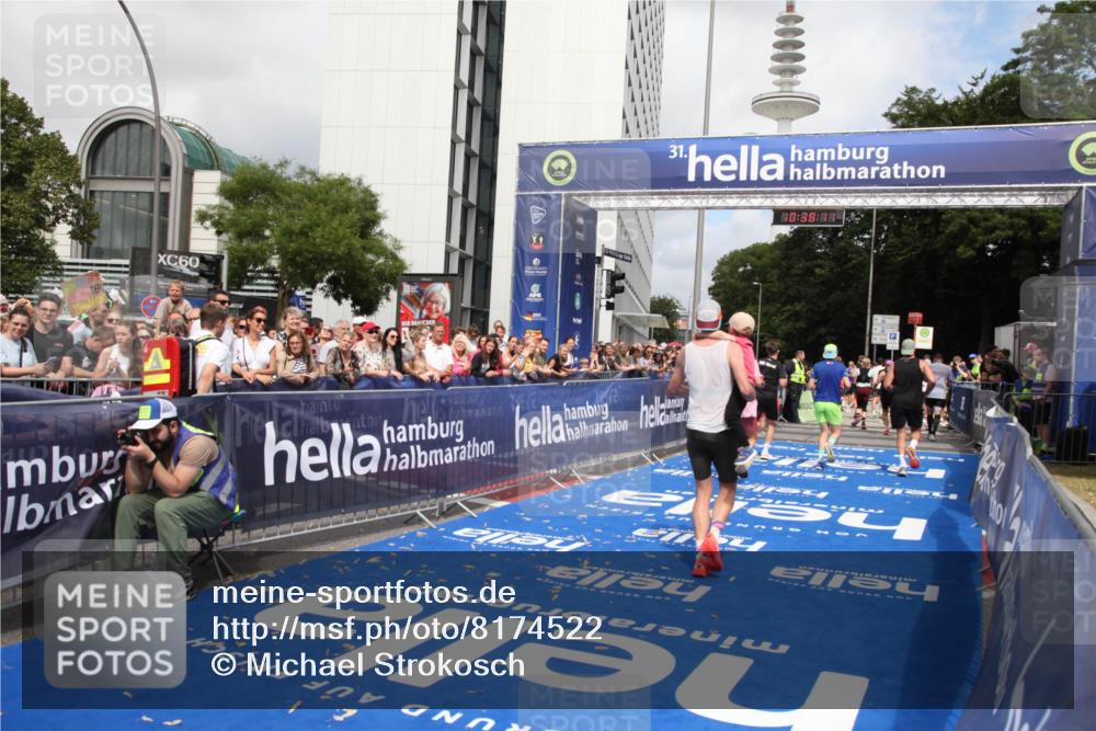 29.06.2025 - hella hamburg halbmarathon Michael Strokosch http://msf.ph/oto/8174522 29.06.2025 10:38:10 Ziel 8091, 9944, 11049, 11952, 14274, 15382, 16698, 17623, 18986 meine-sportfotos.de