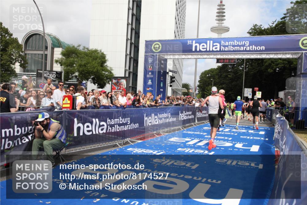 29.06.2025 - hella hamburg halbmarathon Michael Strokosch http://msf.ph/oto/8174527 29.06.2025 10:38:10 Ziel 8091, 9944, 11049, 11952, 14274, 15382, 16698, 17623, 18986 meine-sportfotos.de