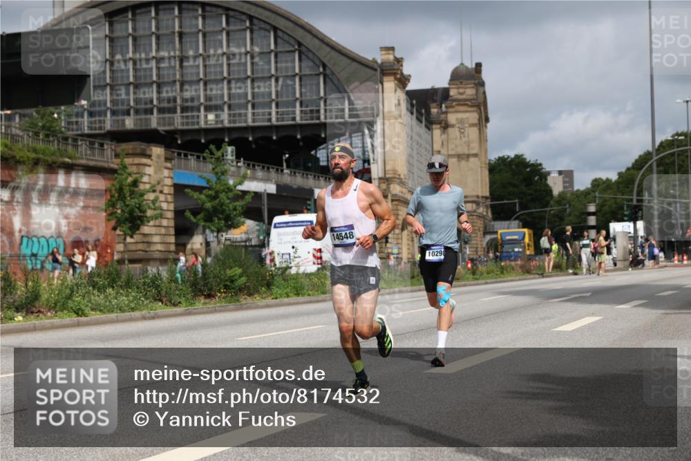 29.06.2025 - hella hamburg halbmarathon Yannick Fuchs http://msf.ph/oto/8174532 29.06.2025 10:26:16 20KM 3201, 4812, 9508, 10017, 10298, 10929, 11857, 12232, 12681, 14450, 14548, 15835, 19118 meine-sportfotos.de