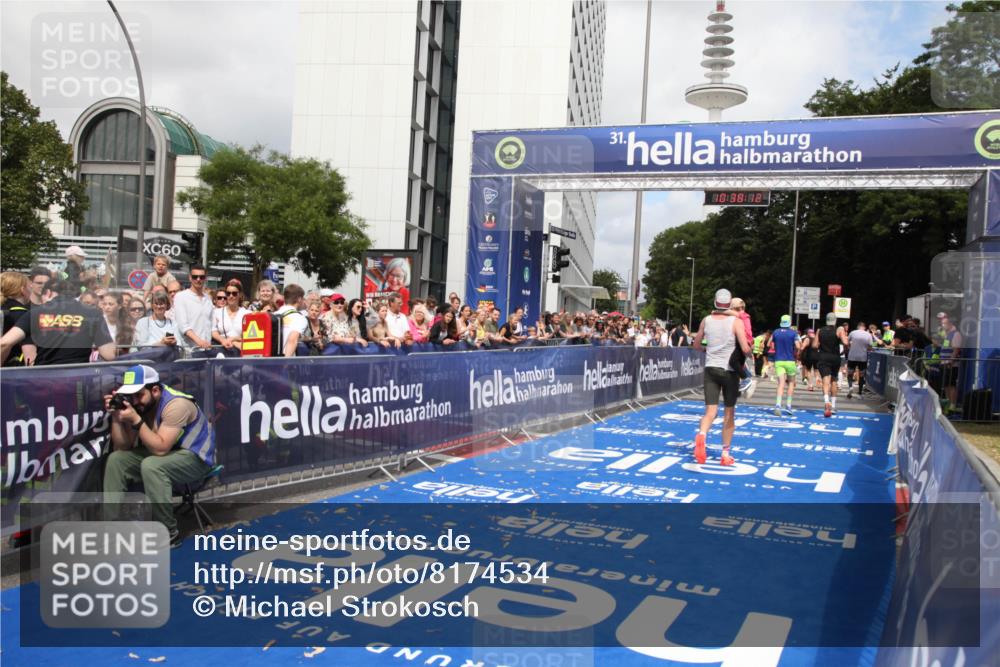 29.06.2025 - hella hamburg halbmarathon Michael Strokosch http://msf.ph/oto/8174534 29.06.2025 10:38:11 Ziel 8091, 9944, 11049, 14274, 15382, 17623, 18986 meine-sportfotos.de