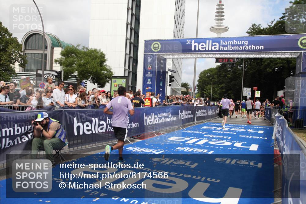 29.06.2025 - hella hamburg halbmarathon Michael Strokosch http://msf.ph/oto/8174566 29.06.2025 10:38:15 Ziel 2849, 5091, 7743, 8002, 14688, 15382, 17623, 18986 meine-sportfotos.de
