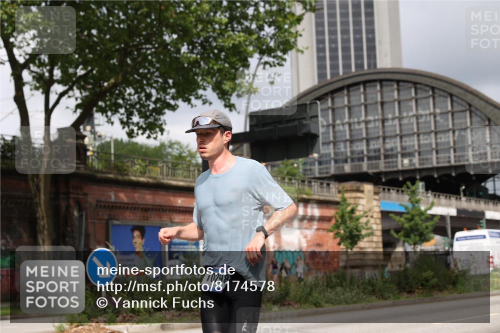 29.06.2025 - hella hamburg halbmarathon Yannick Fuchs http://msf.ph/oto/8174578 29.06.2025 10:26:18 20KM 3201, 4812, 9508, 10017, 10298, 10929, 11857, 12232, 12681, 14450, 14548, 15835, 18102, 19118 meine-sportfotos.de
