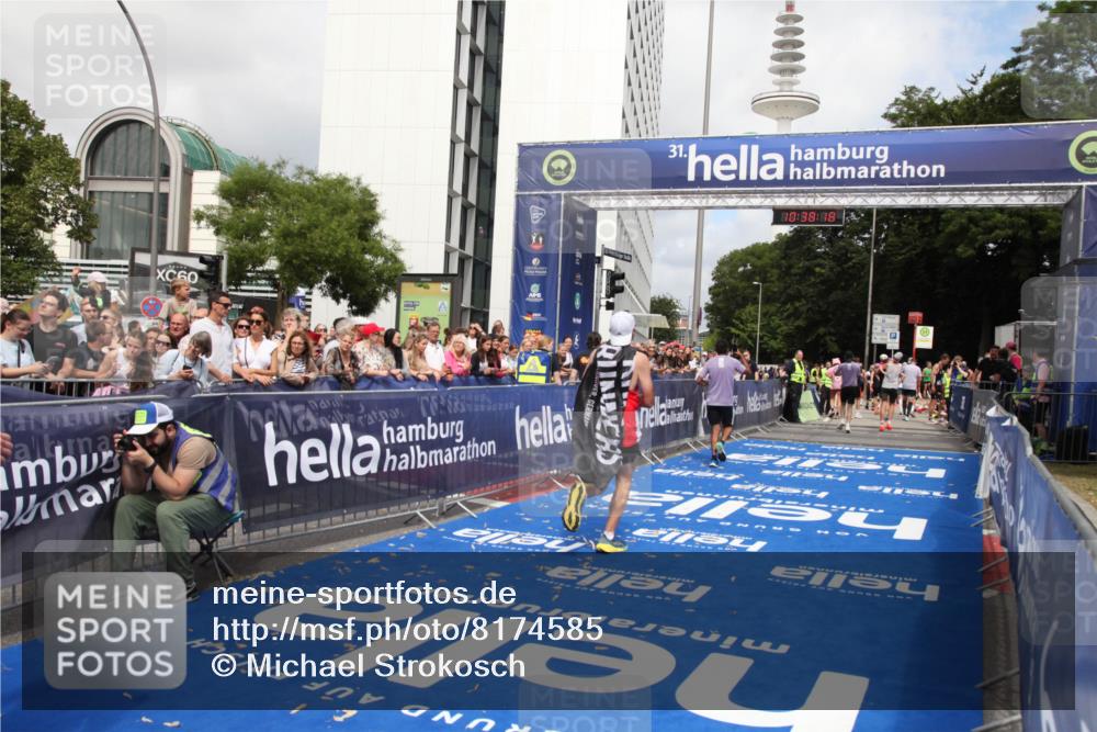 29.06.2025 - hella hamburg halbmarathon Michael Strokosch http://msf.ph/oto/8174585 29.06.2025 10:38:17 Ziel 1688, 2849, 5091, 7743, 8002, 14688, 17623, 18584, 18986 meine-sportfotos.de