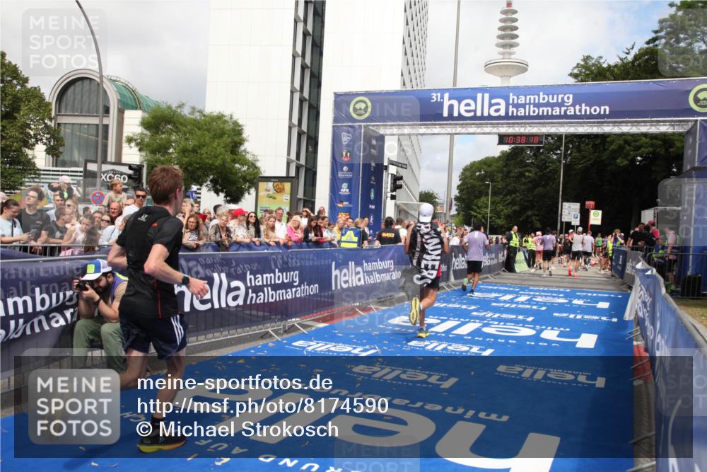 29.06.2025 - hella hamburg halbmarathon Michael Strokosch http://msf.ph/oto/8174590 29.06.2025 10:38:17 Ziel 1688, 2849, 5091, 7743, 8002, 14688, 17623, 18584, 18986 meine-sportfotos.de