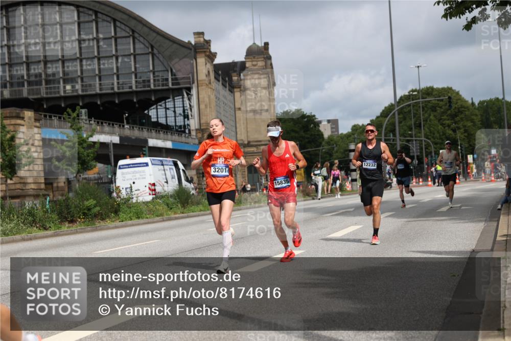 29.06.2025 - hella hamburg halbmarathon Yannick Fuchs http://msf.ph/oto/8174616 29.06.2025 10:26:23 20KM 3201, 3955, 4812, 6619, 10298, 10929, 12232, 12681, 13606, 13617, 14450, 14548, 15835, 18102, 19118 meine-sportfotos.de