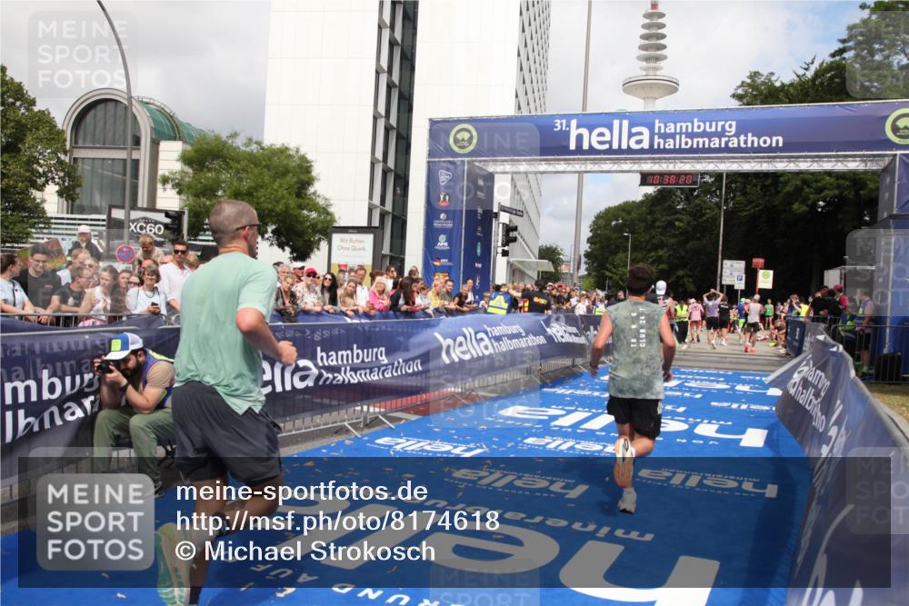 29.06.2025 - hella hamburg halbmarathon Michael Strokosch http://msf.ph/oto/8174618 29.06.2025 10:38:19 Ziel 1688, 2849, 5091, 6095, 7743, 8002, 14688, 18584, 18986 meine-sportfotos.de