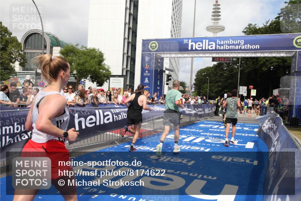 29.06.2025 - hella hamburg halbmarathon Michael Strokosch http://msf.ph/oto/8174622 29.06.2025 10:38:20 Ziel 1688, 2849, 5091, 6095, 7743, 8002, 14688, 18584 meine-sportfotos.de