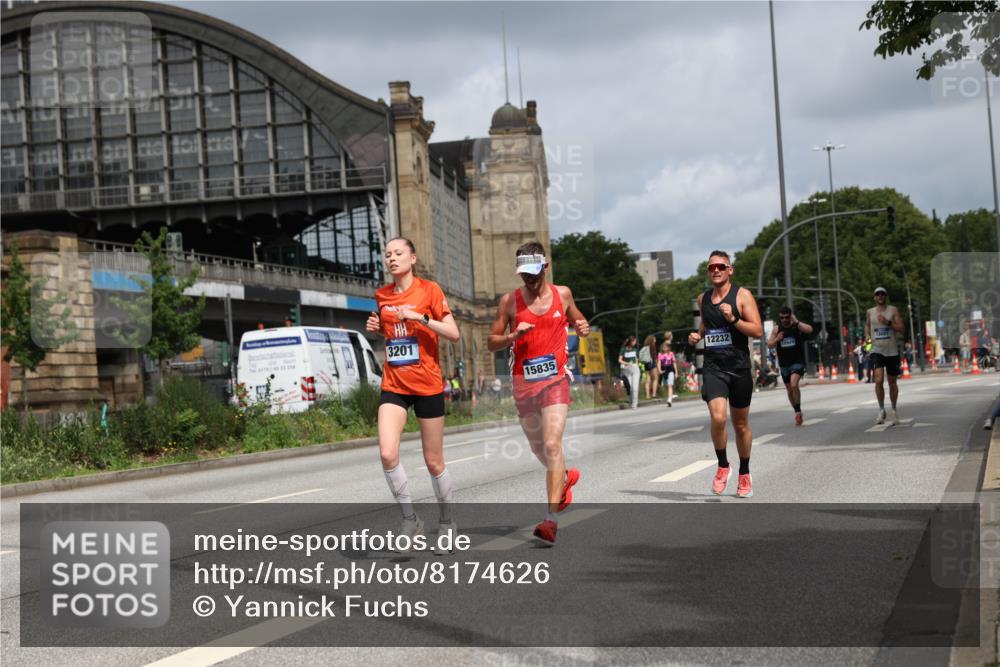 29.06.2025 - hella hamburg halbmarathon Yannick Fuchs http://msf.ph/oto/8174626 29.06.2025 10:26:23 20KM 3201, 3955, 4812, 6619, 10298, 10929, 12232, 12681, 13606, 13617, 14450, 14548, 15835, 18102, 19118 meine-sportfotos.de