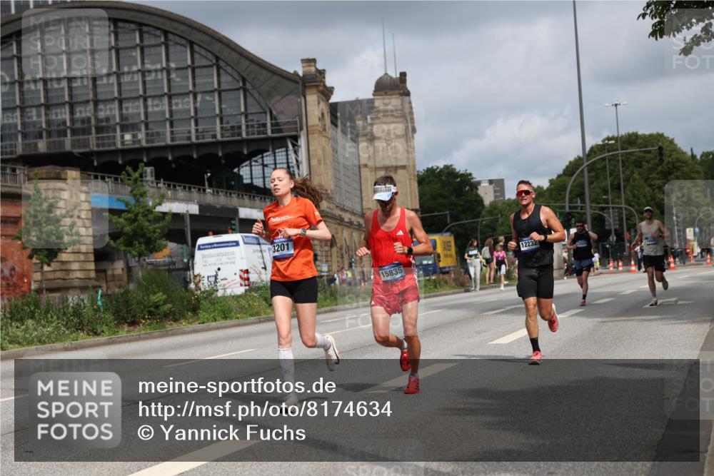 29.06.2025 - hella hamburg halbmarathon Yannick Fuchs http://msf.ph/oto/8174634 29.06.2025 10:26:23 20KM 3201, 3955, 4812, 6619, 10298, 10929, 12232, 12681, 13606, 13617, 14450, 14548, 15835, 18102, 19118 meine-sportfotos.de