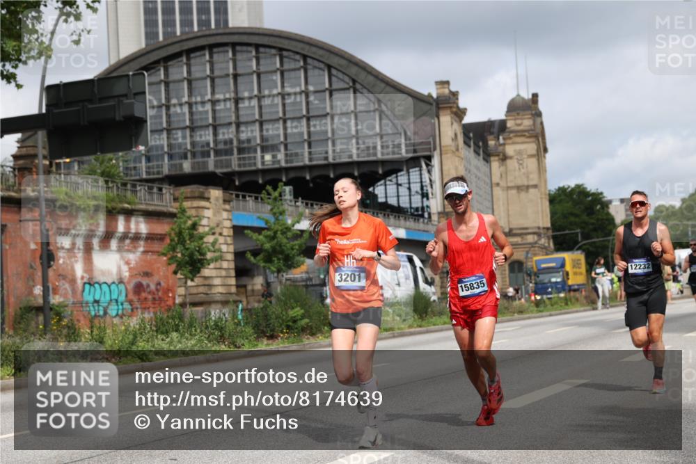 29.06.2025 - hella hamburg halbmarathon Yannick Fuchs http://msf.ph/oto/8174639 29.06.2025 10:26:23 20KM 3201, 3955, 4812, 6619, 10298, 10929, 12232, 12681, 13606, 13617, 14450, 14548, 15835, 18102, 19118 meine-sportfotos.de