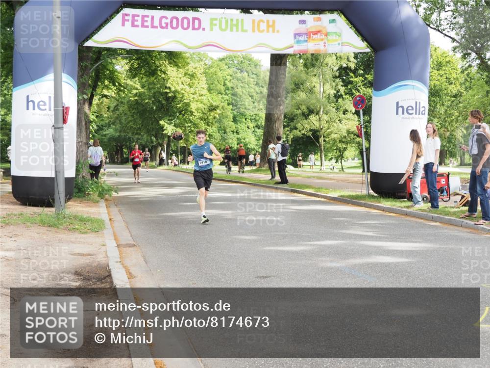 29.06.2025 - hella hamburg halbmarathon MichiJ http://msf.ph/oto/8174673 29.06.2025 10:15:48 Zwischen KM18-KM19 2483, 4338, 8376, 9767, 10468, 11228 meine-sportfotos.de