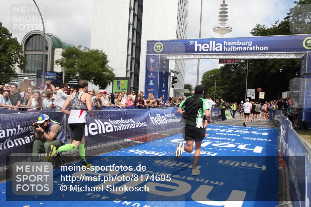 29.06.2025 - hella hamburg halbmarathon Michael Strokosch http://msf.ph/oto/8174695 29.06.2025 10:38:27 Ziel 1042, 1710, 2745, 3014, 3431, 3790, 6095, 7110, 14992, 16075, 18761 meine-sportfotos.de