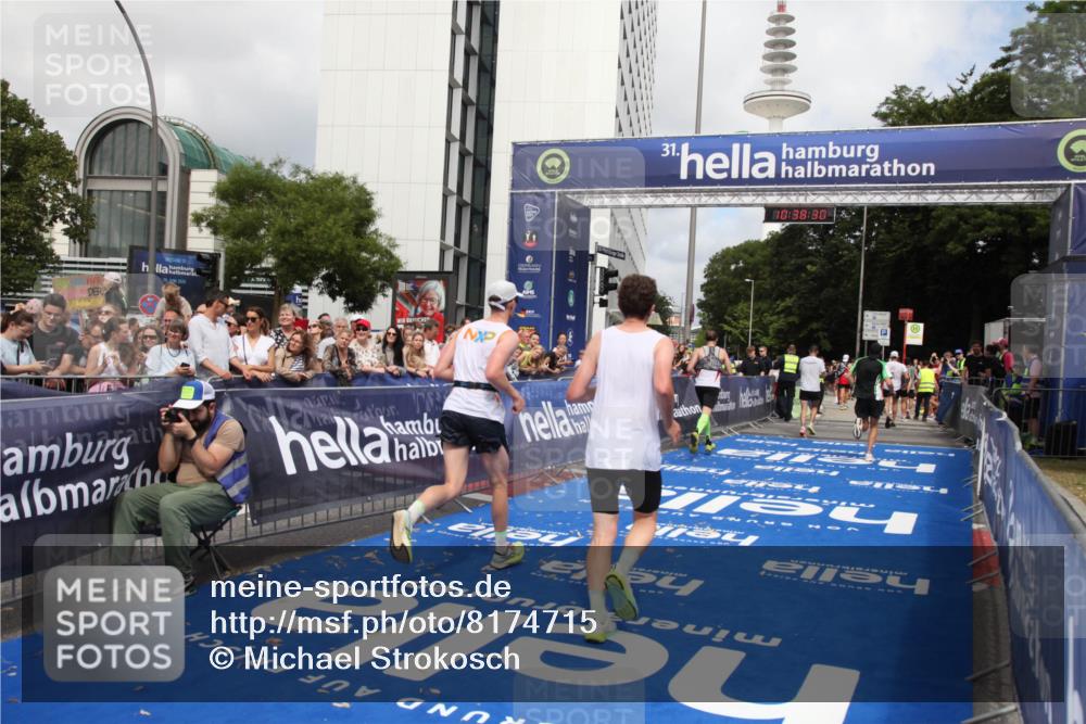 29.06.2025 - hella hamburg halbmarathon Michael Strokosch http://msf.ph/oto/8174715 29.06.2025 10:38:29 Ziel 1042, 1710, 2745, 3014, 3431, 3790, 7110, 8571, 14992, 16075, 16280, 18357, 18761 meine-sportfotos.de