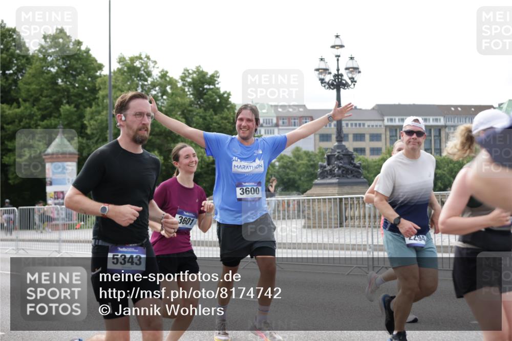 29.06.2025 - hella hamburg halbmarathon Jannik Wohlers http://msf.ph/oto/8174742 29.06.2025 10:22:18 Lombardsbrücke 1029, 2294, 2479, 2766, 2886, 3003, 3430, 3511, 3600, 3601, 4969, 5223, 5343, 5798, 6826, 6899, 7188, 7190, 7276, 7529, 7925, 8355, 8931, 9256, 9392, 9598, 10065, 10086, 10573, 10826, 10902, 11665, 12592, 13472, 13921, 13963, 14525, 14633, 14801, 14906, 15870, 16618, 16801 meine-sportfotos.de