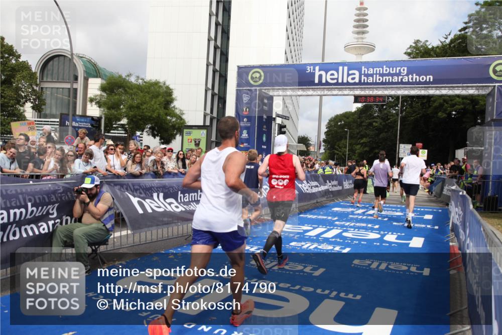29.06.2025 - hella hamburg halbmarathon Michael Strokosch http://msf.ph/oto/8174790 29.06.2025 10:38:33 Ziel 1710, 2745, 3014, 3790, 8571, 14905, 14992, 16075, 16280, 18357, 18761 meine-sportfotos.de