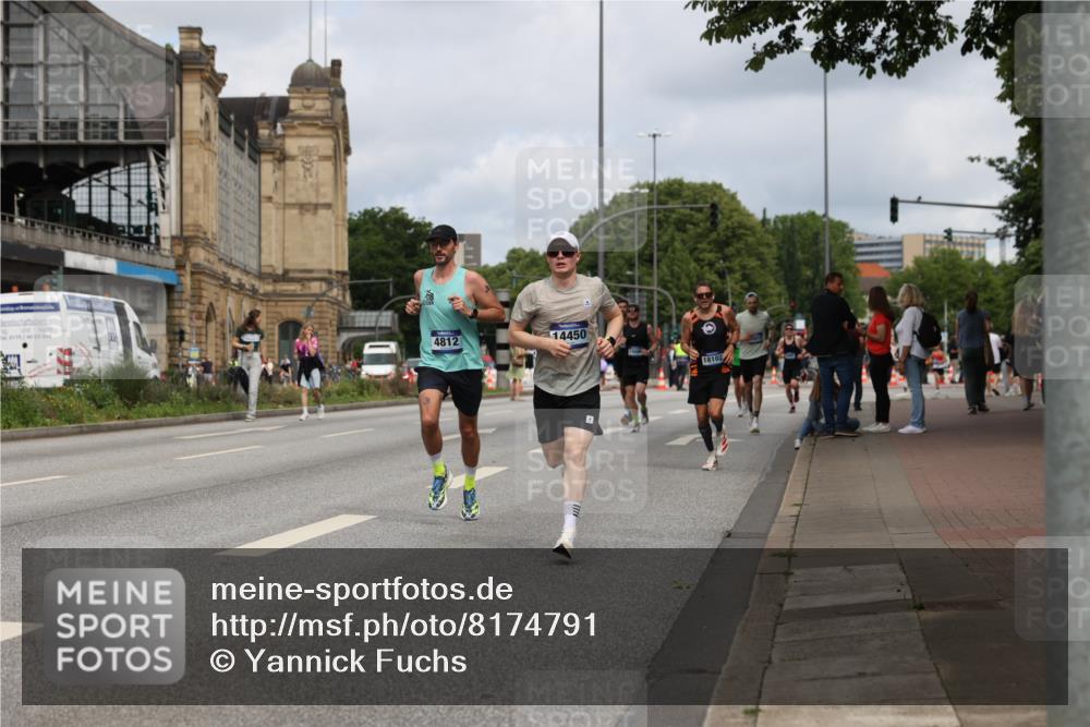 29.06.2025 - hella hamburg halbmarathon Yannick Fuchs http://msf.ph/oto/8174791 29.06.2025 10:26:34 20KM 3955, 4698, 4812, 5187, 5660, 6619, 7793, 10929, 12232, 12681, 13606, 13617, 14450, 15835, 18102 meine-sportfotos.de