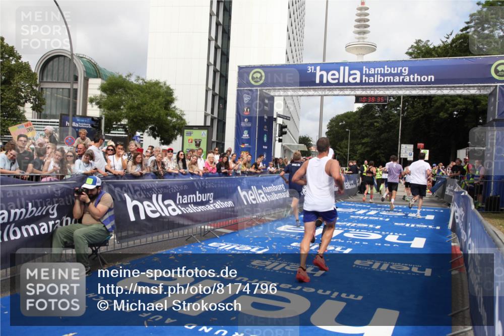 29.06.2025 - hella hamburg halbmarathon Michael Strokosch http://msf.ph/oto/8174796 29.06.2025 10:38:34 Ziel 1710, 2745, 3014, 3790, 8571, 14905, 14992, 16075, 16280, 18357 meine-sportfotos.de