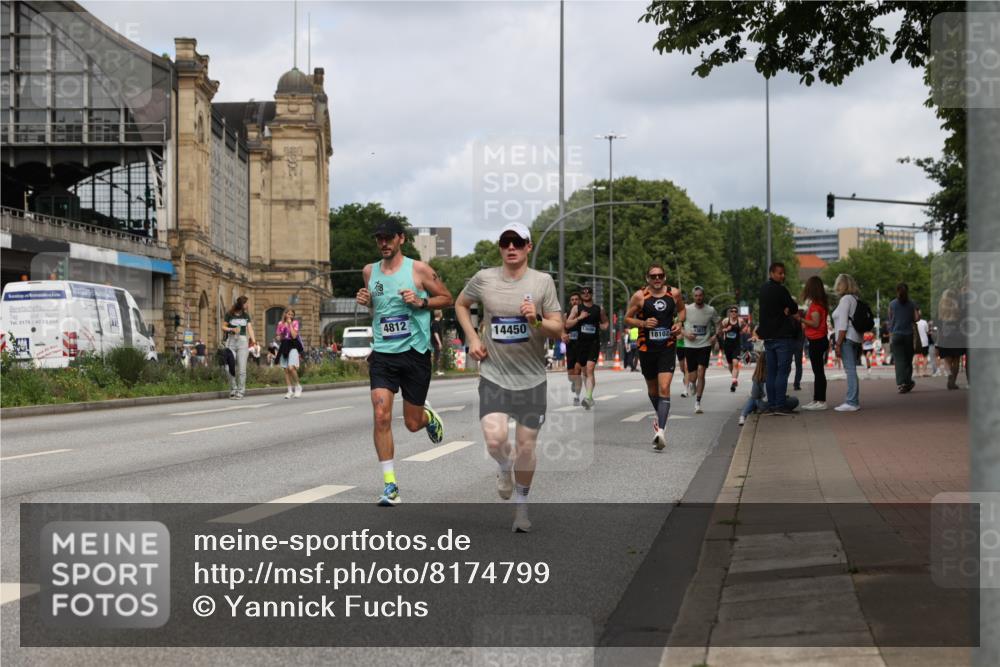 29.06.2025 - hella hamburg halbmarathon Yannick Fuchs http://msf.ph/oto/8174799 29.06.2025 10:26:34 20KM 3955, 4698, 4812, 5187, 5660, 6619, 7793, 10929, 12232, 12681, 13606, 13617, 14450, 15835, 18102 meine-sportfotos.de