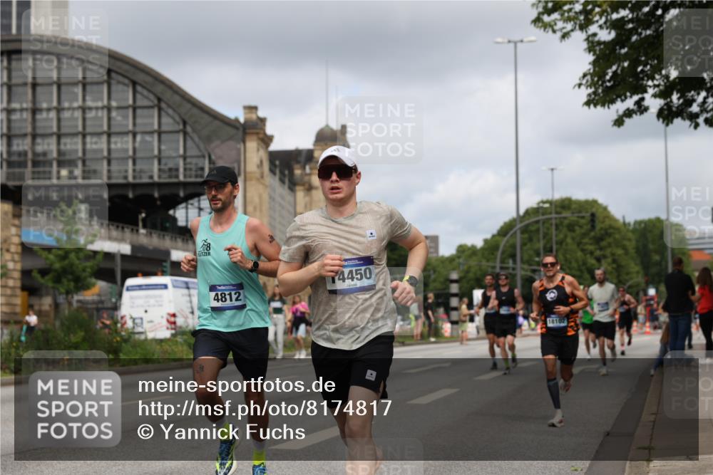 29.06.2025 - hella hamburg halbmarathon Yannick Fuchs http://msf.ph/oto/8174817 29.06.2025 10:26:36 20KM 3955, 4129, 4698, 4812, 5187, 5660, 6619, 7793, 10929, 12681, 13606, 13617, 14450, 18102 meine-sportfotos.de