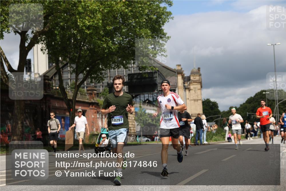 29.06.2025 - hella hamburg halbmarathon Yannick Fuchs http://msf.ph/oto/8174846 29.06.2025 10:41:39 20KM 51, 1012, 1460, 1592, 1604, 1613, 2274, 2839, 2864, 2869, 3976, 4093, 4377, 5022, 5129, 5532, 5650, 5889, 6134, 6168, 6203, 6630, 6716, 7962, 8564, 8693, 8852, 9051, 10122, 10423, 10988, 11021, 11283, 11518, 12679, 12706, 12724, 12870, 13223, 13672, 14730, 15350, 15451, 15923, 15973, 16089, 16175, 16819, 17172, 17229, 17743, 17846, 17915, 17979, 18297, 18356, 18856, 19127 meine-sportfotos.de