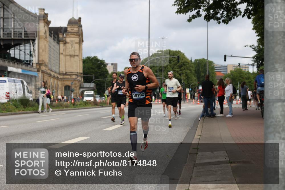 29.06.2025 - hella hamburg halbmarathon Yannick Fuchs http://msf.ph/oto/8174848 29.06.2025 10:26:37 20KM 3955, 4129, 4698, 4812, 5187, 5660, 6619, 7793, 10929, 12681, 13606, 13617, 14450, 18102 meine-sportfotos.de