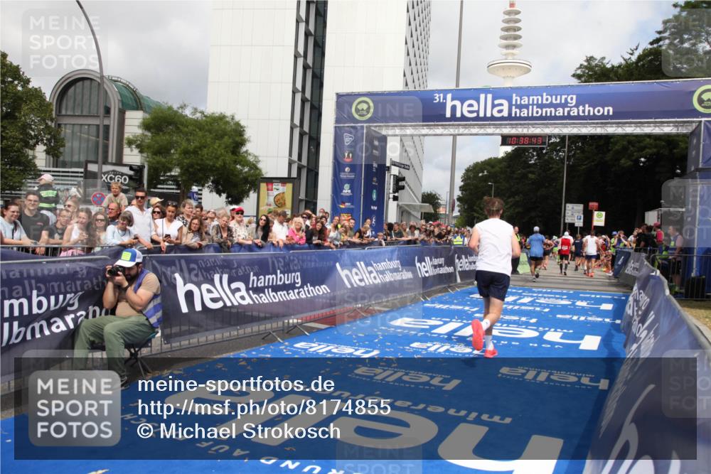 29.06.2025 - hella hamburg halbmarathon Michael Strokosch http://msf.ph/oto/8174855 29.06.2025 10:38:41 Ziel 4148, 5248, 9403, 11379, 12772, 14905, 17154, 18188 meine-sportfotos.de