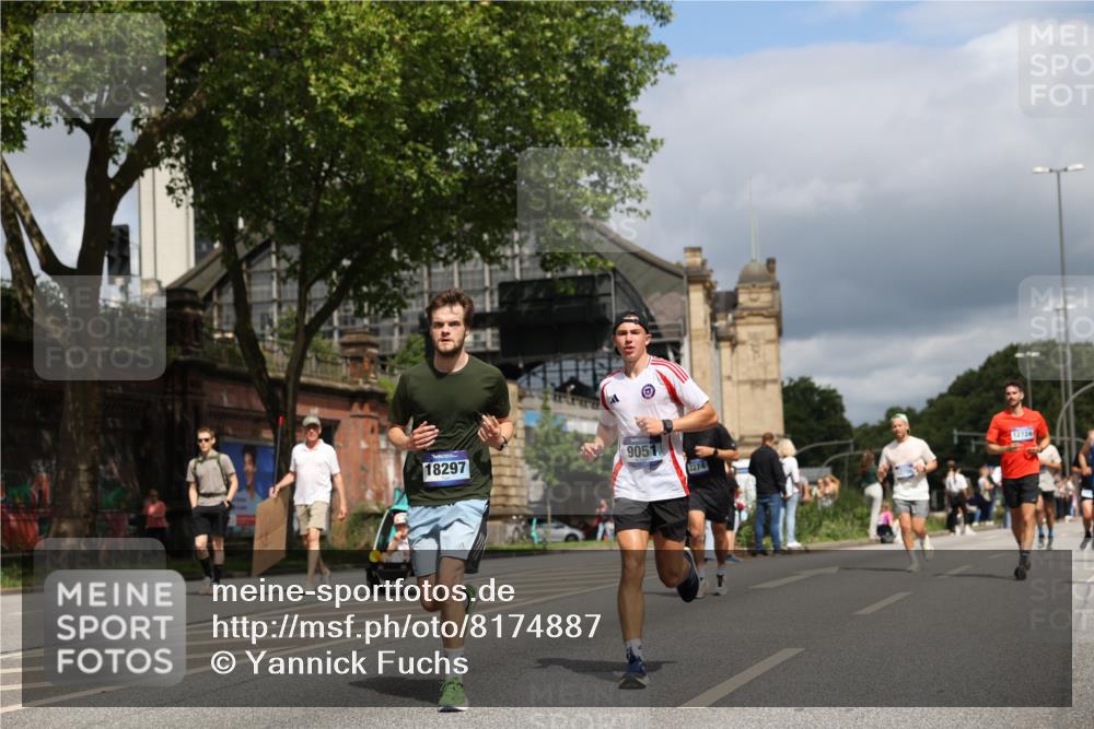 29.06.2025 - hella hamburg halbmarathon Yannick Fuchs http://msf.ph/oto/8174887 29.06.2025 10:41:39 20KM 51, 1012, 1460, 1592, 1604, 1613, 2274, 2839, 2864, 2869, 3976, 4093, 4377, 5022, 5129, 5532, 5650, 5889, 6134, 6168, 6203, 6630, 6716, 7962, 8564, 8693, 8852, 9051, 10122, 10423, 10988, 11021, 11283, 11518, 12679, 12706, 12724, 12870, 13223, 13672, 14730, 15350, 15451, 15923, 15973, 16089, 16175, 16819, 17172, 17229, 17743, 17846, 17915, 17979, 18297, 18356, 18856, 19127 meine-sportfotos.de