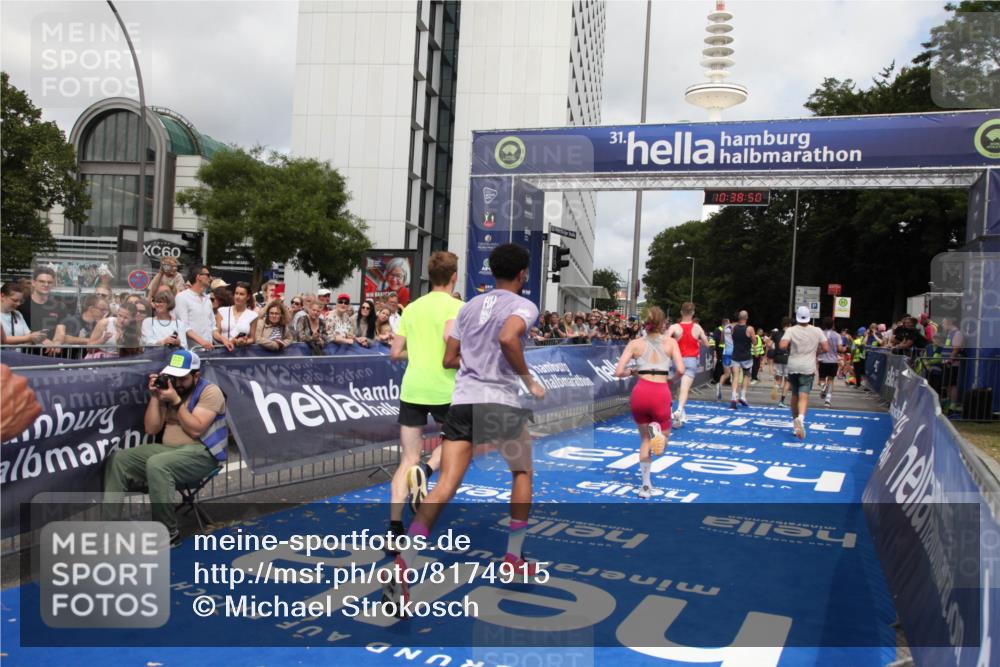 29.06.2025 - hella hamburg halbmarathon Michael Strokosch http://msf.ph/oto/8174915 29.06.2025 10:38:49 Ziel 2296, 2719, 4148, 5248, 6684, 8450, 9264, 9540, 10218, 11055, 11281, 11282, 12772, 13755, 13800, 14093, 15372, 18188, 19004 meine-sportfotos.de