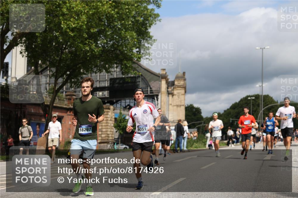 29.06.2025 - hella hamburg halbmarathon Yannick Fuchs http://msf.ph/oto/8174926 29.06.2025 10:41:39 20KM 51, 1012, 1460, 1592, 1604, 1613, 2274, 2839, 2864, 2869, 3976, 4093, 4377, 5022, 5129, 5532, 5650, 5889, 6134, 6168, 6203, 6630, 6716, 7962, 8564, 8693, 8852, 9051, 10122, 10423, 10988, 11021, 11283, 11518, 12679, 12706, 12724, 12870, 13223, 13672, 14730, 15350, 15451, 15923, 15973, 16089, 16175, 16819, 17172, 17229, 17743, 17846, 17915, 17979, 18297, 18356, 18856, 19127 meine-sportfotos.de