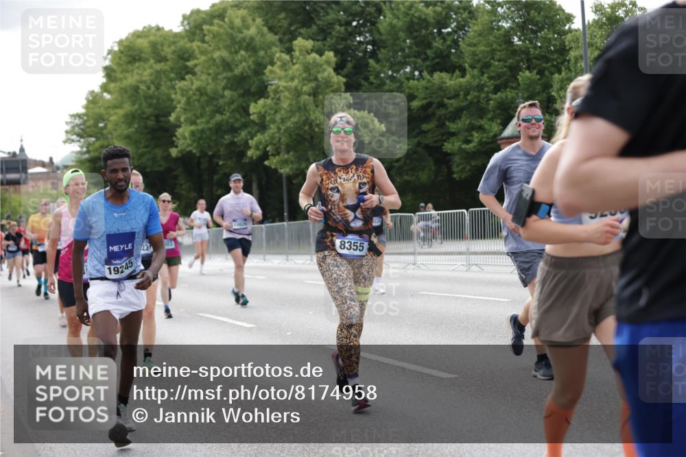 29.06.2025 - hella hamburg halbmarathon Jannik Wohlers http://msf.ph/oto/8174958 29.06.2025 10:22:19 Lombardsbrücke 1029, 2294, 2479, 2766, 2886, 3003, 3430, 3600, 3601, 5223, 5343, 5629, 5798, 6899, 7188, 7190, 7276, 7529, 7925, 8355, 8931, 9256, 9392, 9598, 10065, 10086, 10573, 10826, 10902, 11665, 12592, 13472, 13921, 13963, 14525, 14633, 14801, 14906, 15870, 16618, 16801 meine-sportfotos.de