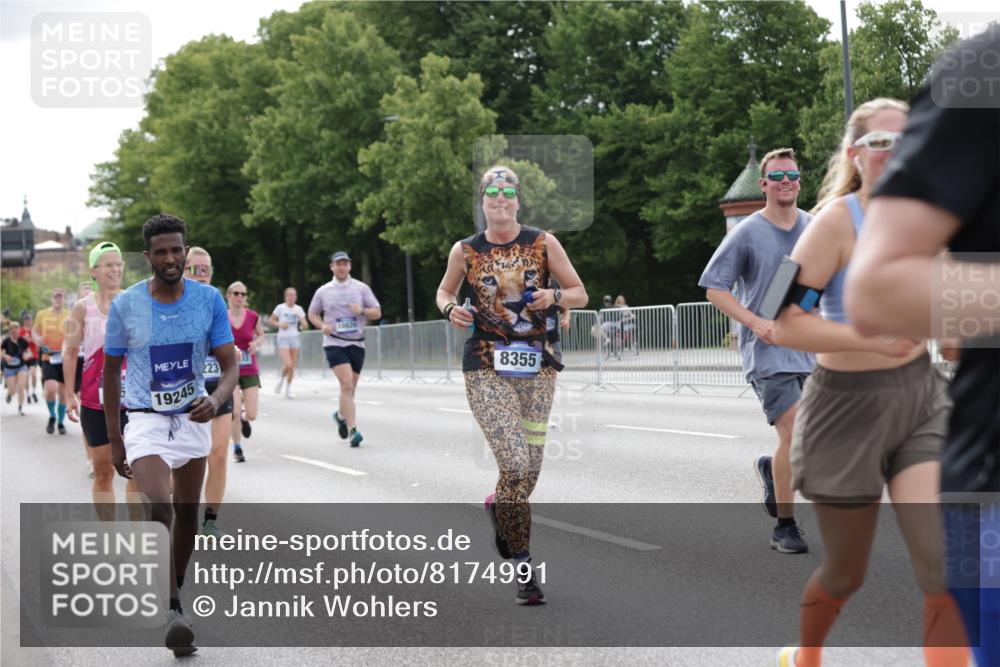 29.06.2025 - hella hamburg halbmarathon Jannik Wohlers http://msf.ph/oto/8174991 29.06.2025 10:22:19 Lombardsbrücke 1029, 2294, 2479, 2766, 2886, 3003, 3430, 3600, 3601, 5223, 5343, 5629, 5798, 6899, 7188, 7190, 7276, 7529, 7925, 8355, 8931, 9256, 9392, 9598, 10065, 10086, 10573, 10826, 10902, 11665, 12592, 13472, 13921, 13963, 14525, 14633, 14801, 14906, 15870, 16618, 16801 meine-sportfotos.de