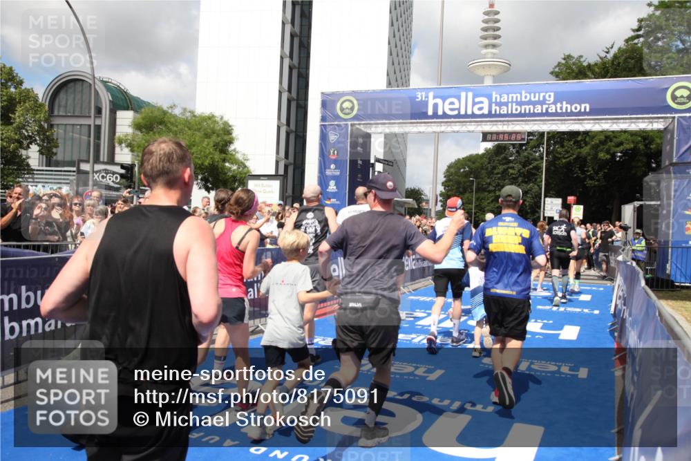29.06.2025 - hella hamburg halbmarathon Michael Strokosch http://msf.ph/oto/8175091 29.06.2025 11:45:27 Ziel 1661, 2069, 5249, 5847, 6153, 6673, 7927, 8993, 9470, 12254, 12625, 12903, 12904, 15345, 15536, 15953, 16232, 16545, 16955, 17355 meine-sportfotos.de
