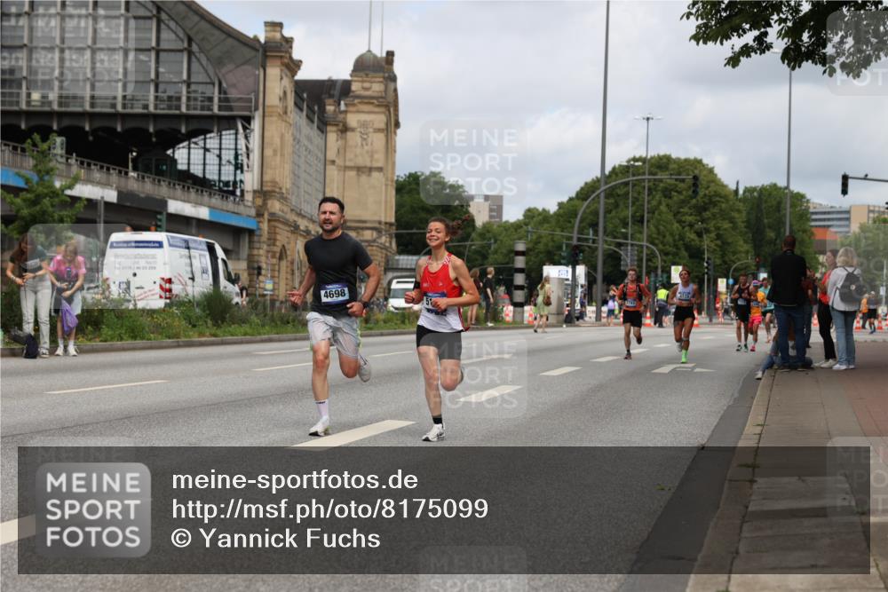 29.06.2025 - hella hamburg halbmarathon Yannick Fuchs http://msf.ph/oto/8175099 29.06.2025 10:26:48 20KM 1686, 3935, 3955, 4129, 4698, 5187, 5660, 6619, 7272, 7793, 11199, 13606, 13617, 16065 meine-sportfotos.de