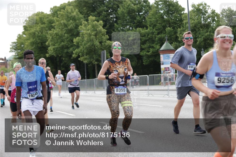29.06.2025 - hella hamburg halbmarathon Jannik Wohlers http://msf.ph/oto/8175136 29.06.2025 10:22:20 Lombardsbrücke 1029, 2294, 2479, 2766, 2886, 3003, 3430, 3600, 3601, 5223, 5343, 5629, 5798, 6899, 7188, 7190, 7276, 7529, 7925, 8355, 8931, 9256, 9392, 10086, 10573, 10826, 10902, 11665, 12592, 13472, 13921, 13963, 14525, 14633, 14801, 14906, 15870, 16618, 16801 meine-sportfotos.de