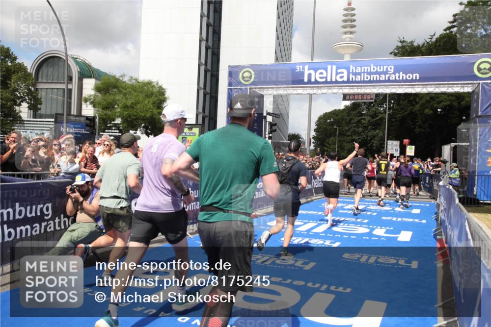 29.06.2025 - hella hamburg halbmarathon Michael Strokosch http://msf.ph/oto/8175245 29.06.2025 11:45:33 Ziel 2069, 2173, 2576, 6153, 6189, 7303, 7927, 10901, 10940, 12022, 12439, 12625, 12903, 12904, 14002, 15345, 15992, 16232, 16512, 16545, 17196, 17355, 17547 meine-sportfotos.de