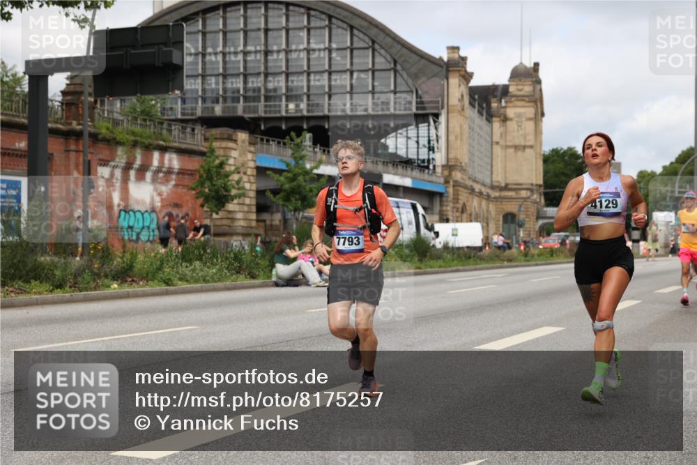 29.06.2025 - hella hamburg halbmarathon Yannick Fuchs http://msf.ph/oto/8175257 29.06.2025 10:26:54 20KM 1407, 1686, 1894, 3935, 4129, 4698, 5187, 5660, 7272, 7793, 11199, 11370, 16065, 16505 meine-sportfotos.de