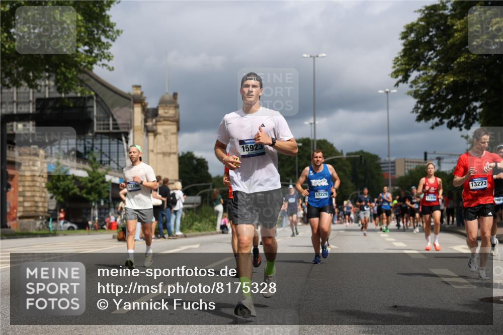 29.06.2025 - hella hamburg halbmarathon Yannick Fuchs http://msf.ph/oto/8175328 29.06.2025 10:41:42 20KM 51, 1012, 1460, 1592, 1604, 1613, 1696, 2274, 2284, 2839, 2864, 2869, 3976, 4093, 4377, 5022, 5650, 5889, 6134, 6168, 6203, 6716, 7962, 8564, 8693, 8852, 9051, 10122, 10423, 10969, 10988, 11021, 11283, 11518, 12679, 12706, 12724, 12870, 13223, 13672, 14730, 15350, 15451, 15923, 15973, 16089, 16175, 16819, 17172, 17229, 17451, 17743, 17846, 17915, 17979, 18104, 18297, 18356, 18856, 19127 meine-sportfotos.de