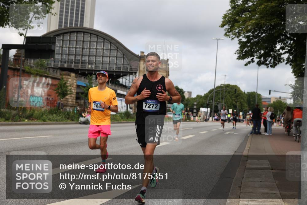 29.06.2025 - hella hamburg halbmarathon Yannick Fuchs http://msf.ph/oto/8175351 29.06.2025 10:26:58 20KM 1407, 1686, 1894, 3935, 4129, 4698, 5070, 5187, 5746, 7272, 7793, 8883, 10484, 10927, 11199, 11370, 15826, 16065, 16505 meine-sportfotos.de
