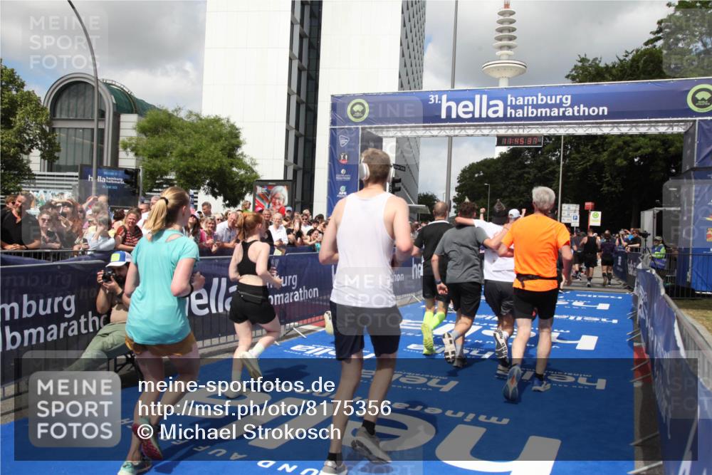 29.06.2025 - hella hamburg halbmarathon Michael Strokosch http://msf.ph/oto/8175356 29.06.2025 11:45:35 Ziel 2069, 2173, 2576, 6153, 6189, 6397, 7303, 10901, 10940, 12022, 12439, 12625, 14002, 14558, 15992, 16232, 16512, 17196, 17547 meine-sportfotos.de
