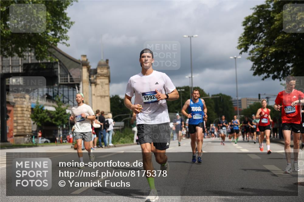29.06.2025 - hella hamburg halbmarathon Yannick Fuchs http://msf.ph/oto/8175378 29.06.2025 10:41:42 20KM 51, 1012, 1460, 1592, 1604, 1613, 1696, 2274, 2284, 2839, 2864, 2869, 3976, 4093, 4377, 5022, 5650, 5889, 6134, 6168, 6203, 6716, 7962, 8564, 8693, 8852, 9051, 10122, 10423, 10969, 10988, 11021, 11283, 11518, 12679, 12706, 12724, 12870, 13223, 13672, 14730, 15350, 15451, 15923, 15973, 16089, 16175, 16819, 17172, 17229, 17451, 17743, 17846, 17915, 17979, 18104, 18297, 18356, 18856, 19127 meine-sportfotos.de