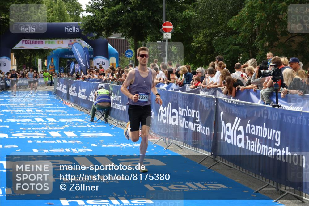 29.06.2025 - hella hamburg halbmarathon Zöllner http://msf.ph/oto/8175380 29.06.2025 10:25:51 Ziel 11228, 17258 meine-sportfotos.de