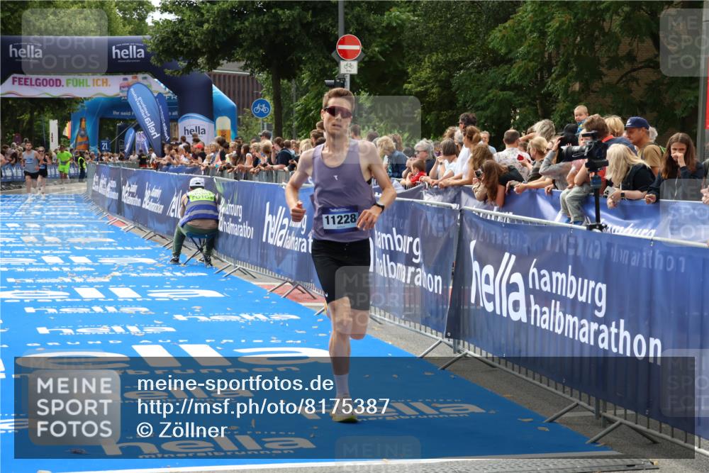 29.06.2025 - hella hamburg halbmarathon Zöllner http://msf.ph/oto/8175387 29.06.2025 10:25:51 Ziel 11228, 17258 meine-sportfotos.de