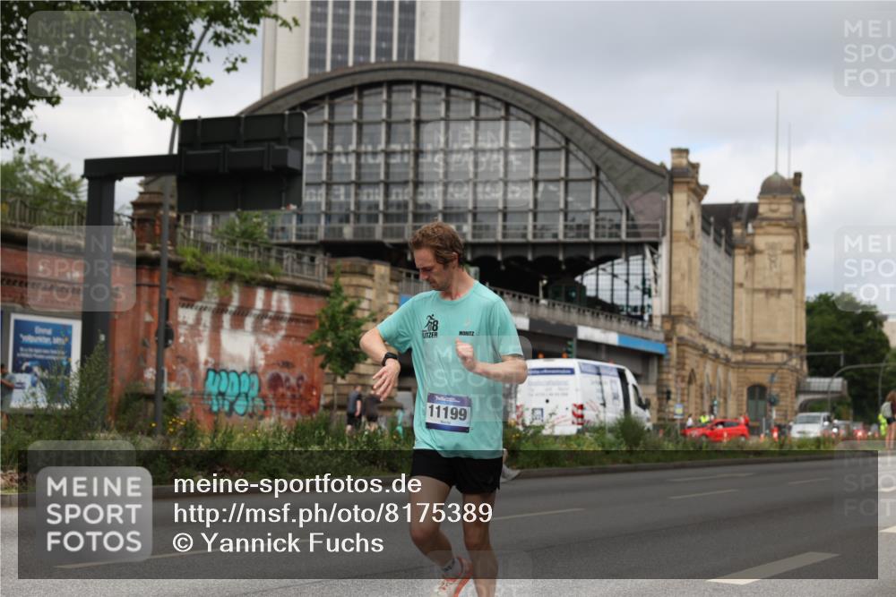 29.06.2025 - hella hamburg halbmarathon Yannick Fuchs http://msf.ph/oto/8175389 29.06.2025 10:27:00 20KM 1407, 1686, 1894, 3935, 4129, 5070, 5746, 7272, 7793, 8883, 9047, 10484, 10927, 11199, 11370, 11929, 15826, 16065, 16505 meine-sportfotos.de
