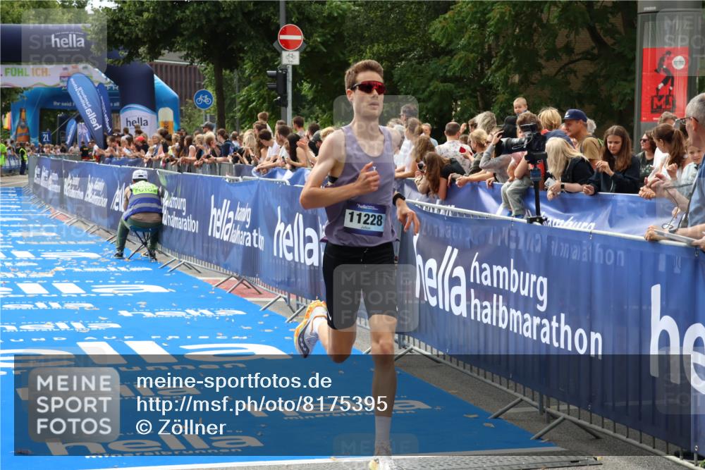 29.06.2025 - hella hamburg halbmarathon Zöllner http://msf.ph/oto/8175395 29.06.2025 10:25:51 Ziel 11228, 17258 meine-sportfotos.de