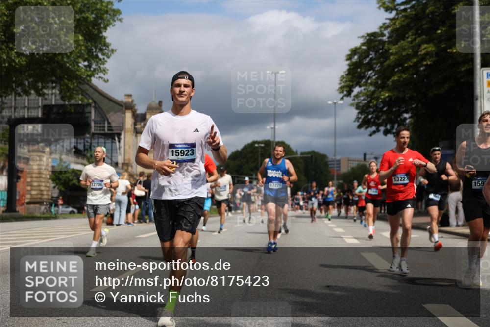 29.06.2025 - hella hamburg halbmarathon Yannick Fuchs http://msf.ph/oto/8175423 29.06.2025 10:41:42 20KM 51, 1012, 1460, 1592, 1604, 1613, 1696, 2274, 2284, 2839, 2864, 2869, 3976, 4093, 4377, 5022, 5650, 5889, 6134, 6168, 6203, 6716, 7962, 8564, 8693, 8852, 9051, 10122, 10423, 10969, 10988, 11021, 11283, 11518, 12679, 12706, 12724, 12870, 13223, 13672, 14730, 15350, 15451, 15923, 15973, 16089, 16175, 16819, 17172, 17229, 17451, 17743, 17846, 17915, 17979, 18104, 18297, 18356, 18856, 19127 meine-sportfotos.de
