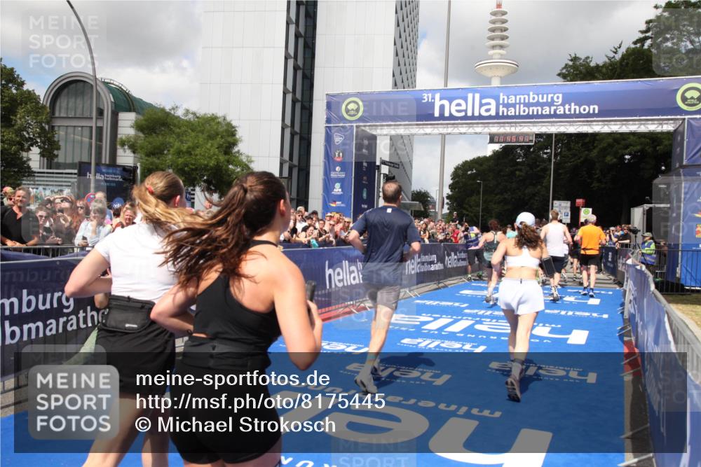 29.06.2025 - hella hamburg halbmarathon Michael Strokosch http://msf.ph/oto/8175445 29.06.2025 11:45:39 Ziel 2173, 2576, 4325, 4972, 6189, 6397, 7303, 10901, 11801, 11831, 12022, 12654, 13830, 14405, 14558, 14856, 15543, 15933, 15992, 16512, 16552, 17196, 17547 meine-sportfotos.de