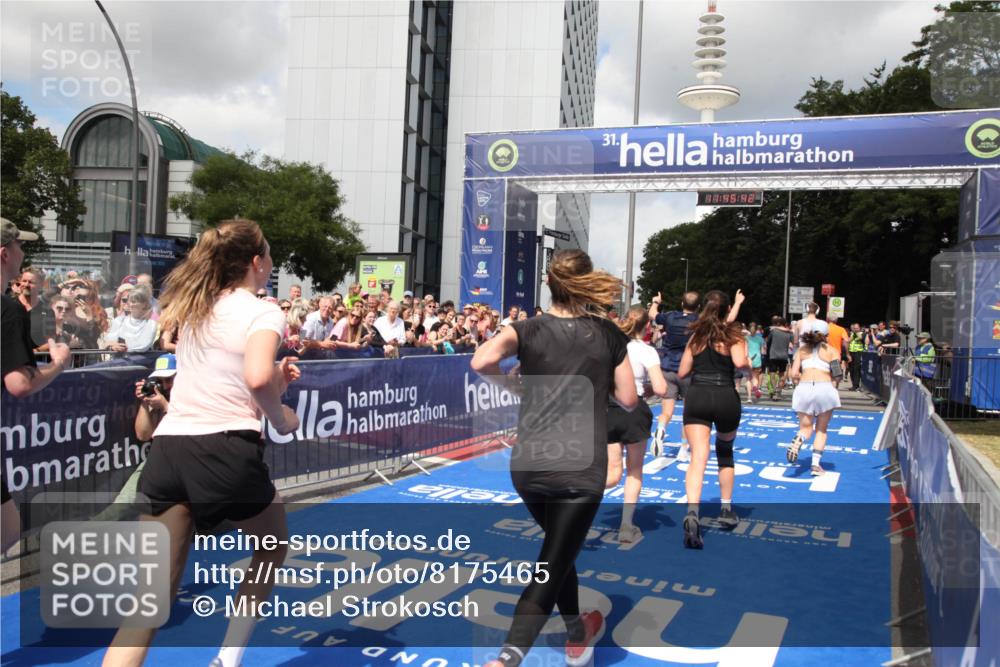 29.06.2025 - hella hamburg halbmarathon Michael Strokosch http://msf.ph/oto/8175465 29.06.2025 11:45:40 Ziel 2173, 2576, 4325, 4972, 6189, 6397, 7983, 11332, 11801, 11831, 12022, 12654, 13806, 13830, 14405, 14558, 14856, 15543, 15933, 15992, 16512, 16552, 17196, 17547 meine-sportfotos.de
