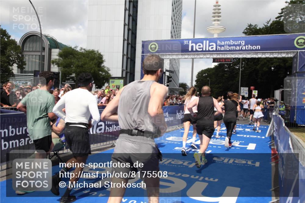 29.06.2025 - hella hamburg halbmarathon Michael Strokosch http://msf.ph/oto/8175508 29.06.2025 11:45:42 Ziel 2134, 2173, 4325, 4972, 6397, 7983, 11332, 11801, 11831, 12654, 12687, 12688, 13806, 13830, 14405, 14558, 14856, 15543, 15688, 15933, 15992, 16552 meine-sportfotos.de
