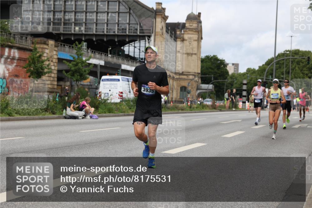 29.06.2025 - hella hamburg halbmarathon Yannick Fuchs http://msf.ph/oto/8175531 29.06.2025 10:27:05 20KM 1407, 1686, 1707, 1894, 3935, 4129, 5070, 5746, 7272, 7845, 8883, 9047, 10484, 10927, 11199, 11370, 11929, 14293, 15826, 16065, 16505, 16957, 18135 meine-sportfotos.de